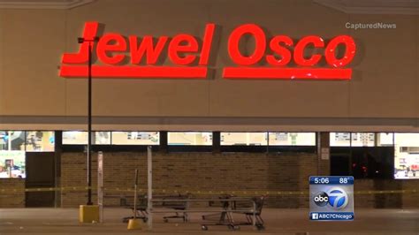 Woman, 25, shot in Jewel-Osco parking lot on Far South Side